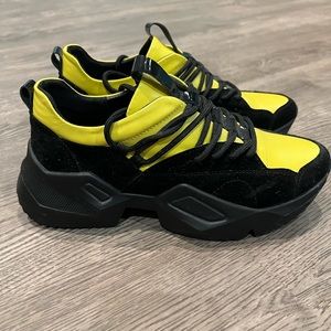 Yellow/Black Sneakers